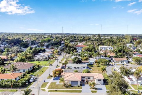 Снять в аренду виллу или дом в Халландейл-Бич, Флорида 1 спальня, 222.5м2, № 1998520 - фото 5