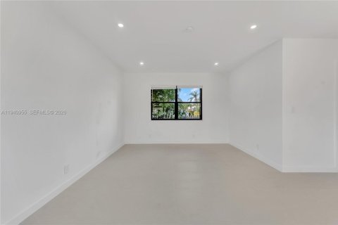 Снять в аренду виллу или дом в Халландейл-Бич, Флорида 1 спальня, 222.5м2, № 1998520 - фото 6