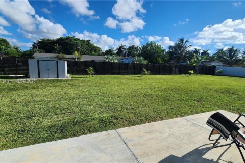 Casa en venta en Miami, Florida, 3 dormitorios, 182.92 m2 № 2186252 - foto 4