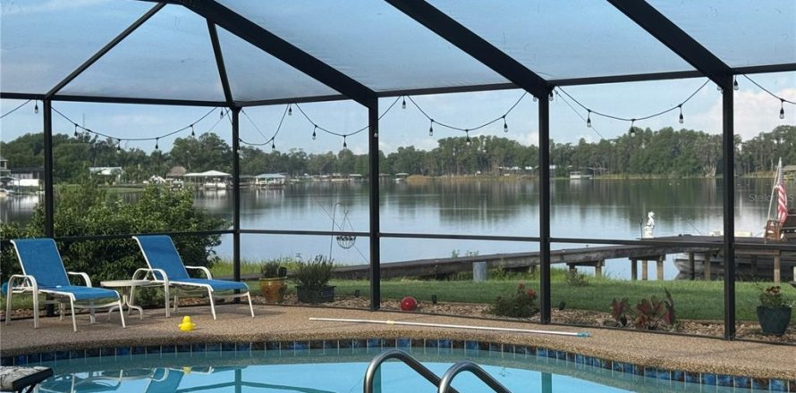 Casa en Land O' Lakes, Florida 3 dormitorios, 204.2 m2 № 1844622