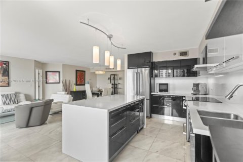 Copropriété à vendre à Aventura, Floride: 2 chambres, 126.81 m2 № 1969036 - photo 6