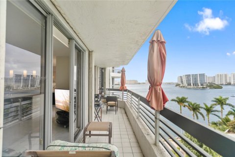 Copropriété à vendre à Aventura, Floride: 2 chambres, 126.81 m2 № 1969036 - photo 15