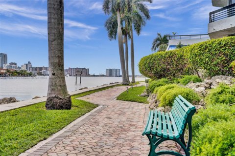 Copropriété à vendre à Aventura, Floride: 2 chambres, 126.81 m2 № 1969036 - photo 25