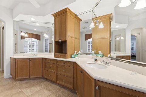 House in Windermere, Florida 4 bedrooms, 268.21 sq.m. № 2379119 - photo 25