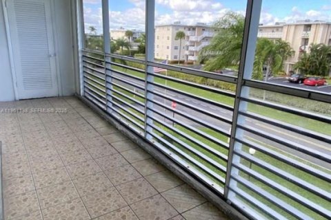 Снять в аренду кондоминиум в Лейк-Уорт, Флорида 2 спальни, 83.05м2, № 2024610 - фото 29