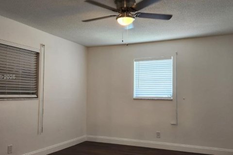 Снять в аренду кондоминиум в Лейк-Уорт, Флорида 2 спальни, 83.05м2, № 2024610 - фото 10