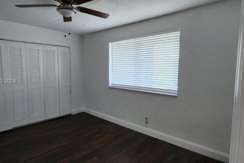 Снять в аренду кондоминиум в Лейк-Уорт, Флорида 2 спальни, 83.05м2, № 2024610 - фото 15