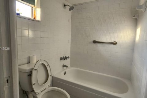 Снять в аренду кондоминиум в Лейк-Уорт, Флорида 2 спальни, 83.05м2, № 2024610 - фото 9