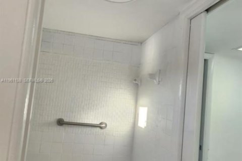 Снять в аренду кондоминиум в Лейк-Уорт, Флорида 2 спальни, 83.05м2, № 2024610 - фото 17