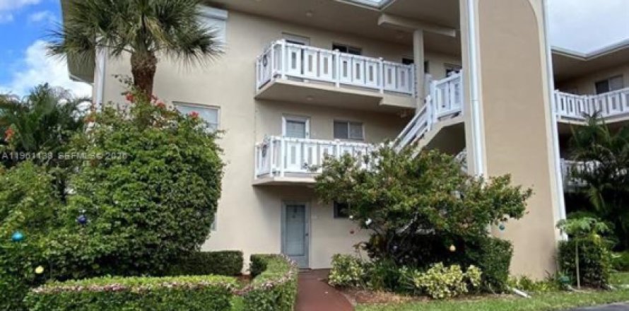 Кондоминиум с 2 спальнями в Лейк-Уорт, Флорида № 2024610