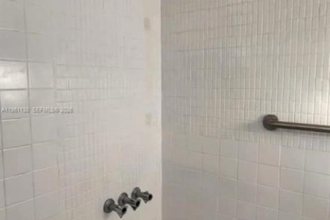 Снять в аренду кондоминиум в Лейк-Уорт, Флорида 2 спальни, 83.05м2, № 2024610 - фото 3