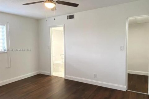 Снять в аренду кондоминиум в Лейк-Уорт, Флорида 2 спальни, 83.05м2, № 2024610 - фото 28