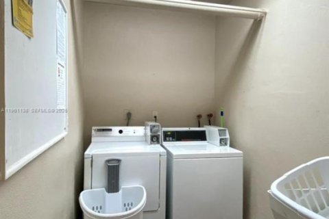 Снять в аренду кондоминиум в Лейк-Уорт, Флорида 2 спальни, 83.05м2, № 2024610 - фото 22