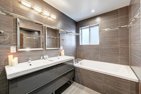 Casa en venta en Hollywood, Florida, 4 dormitorios, 196.95 m2 № 2066334 - foto 10