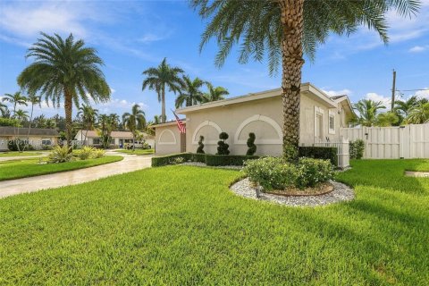 Villa ou maison à vendre à Sunrise, Floride: 2 chambres, 96.99 m2 № 2422075 - photo 2