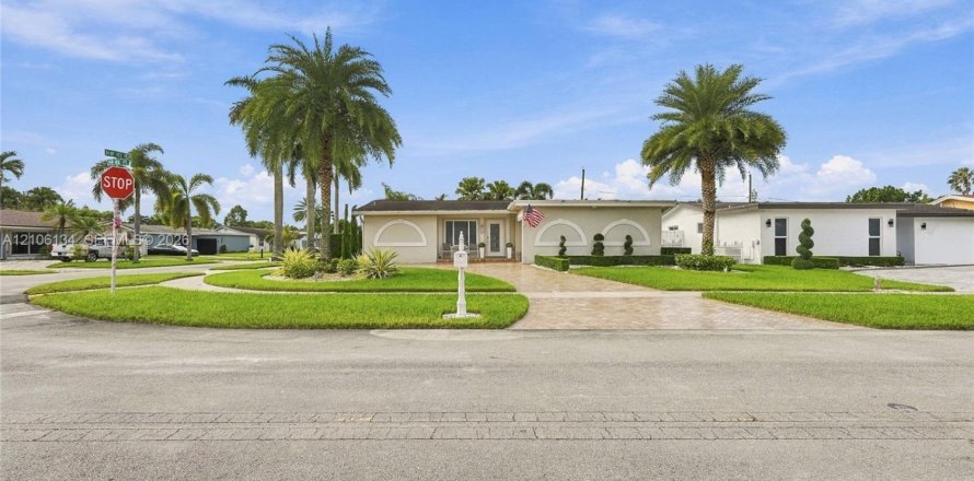 Villa ou maison à Sunrise, Floride 2 chambres, 96.99 m2 № 2422075