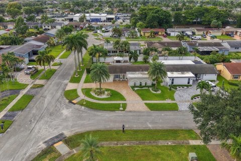 Villa ou maison à vendre à Sunrise, Floride: 2 chambres, 96.99 m2 № 2422075 - photo 27