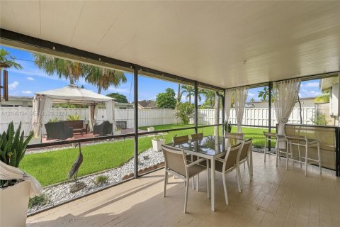 Villa ou maison à vendre à Sunrise, Floride: 2 chambres, 96.99 m2 № 2422075 - photo 20
