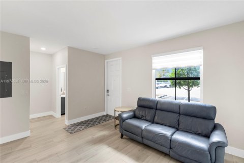 Townhouse in Hialeah, Florida 3 bedrooms, 137.77 sq.m. № 2041260 - photo 4