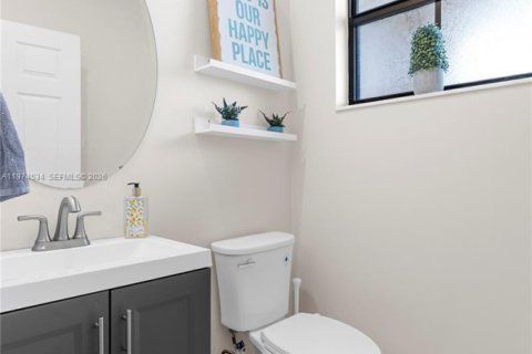 Townhouse in Hialeah, Florida 3 bedrooms, 137.77 sq.m. № 2041260 - photo 10