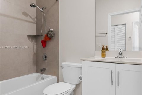 Townhouse in Hialeah, Florida 3 bedrooms, 137.77 sq.m. № 2041260 - photo 25