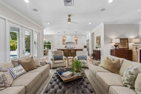 Casa en venta en Tampa, Florida, 5 dormitorios, 309.55 m2 № 2157647 - foto 8