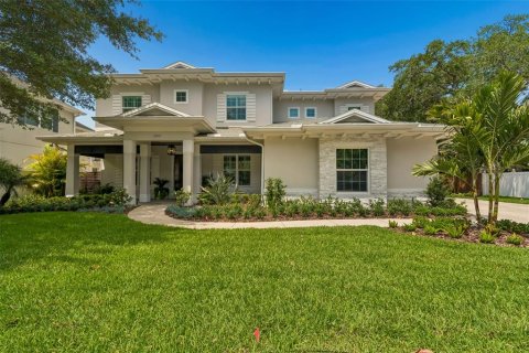 House in Tampa, Florida 5 bedrooms, 309.55 sq.m. № 2157647