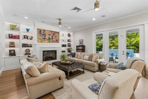 Casa en venta en Tampa, Florida, 5 dormitorios, 309.55 m2 № 2157647 - foto 6