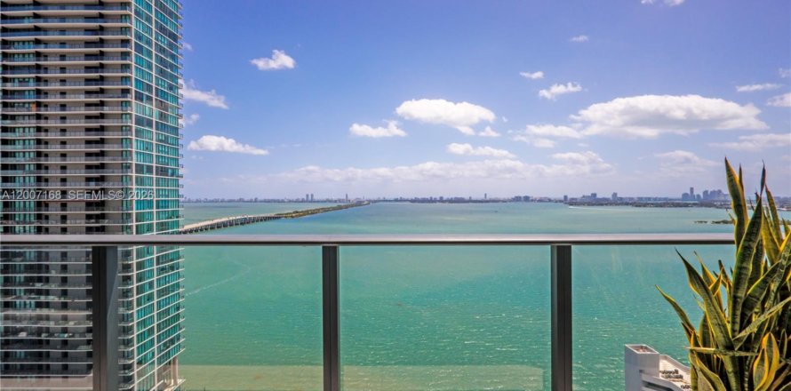 Condo in Miami, Florida, 2 bedrooms № 2170797