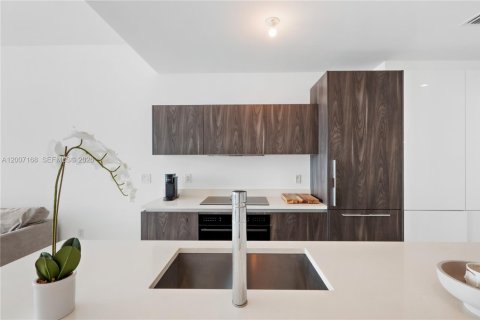 Condo in Miami, Florida, 2 bedrooms № 2170797 - photo 11