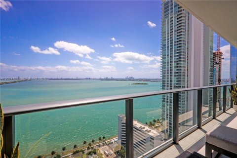 Condo in Miami, Florida, 2 bedrooms № 2170797 - photo 2