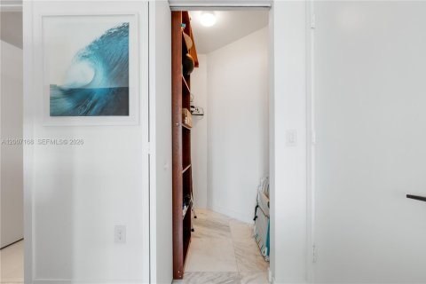 Condo in Miami, Florida, 2 bedrooms № 2170797 - photo 27