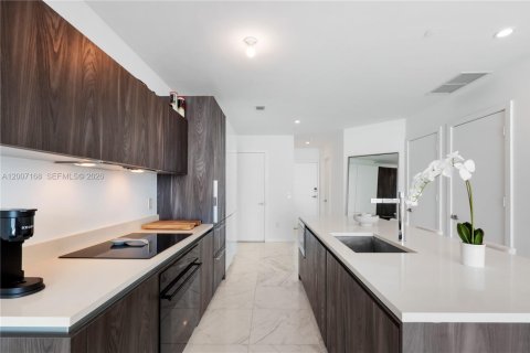 Condo in Miami, Florida, 2 bedrooms № 2170797 - photo 10