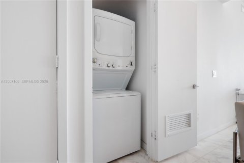 Condo in Miami, Florida, 2 bedrooms № 2170797 - photo 14