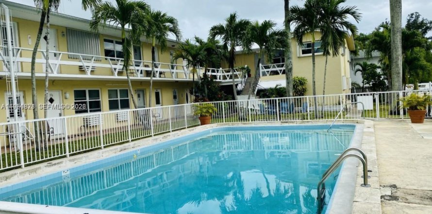 Condo à North Miami, Floride, 1 chambre  № 2089334