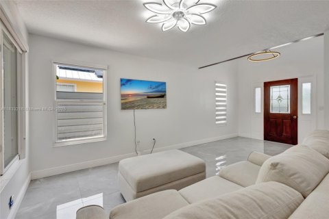 Casa en venta en St. Lucie, Florida, 3 dormitorios, 238.94 m2 № 1814216 - foto 8