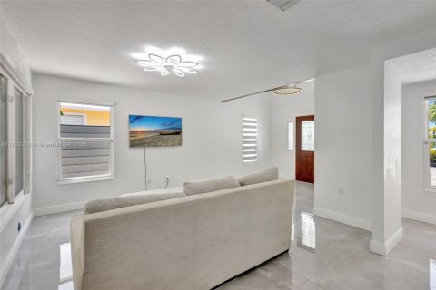 Casa en venta en St. Lucie, Florida, 3 dormitorios, 238.94 m2 № 1814216 - foto 9