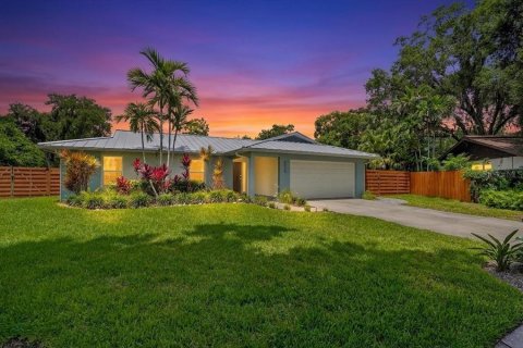 Villa ou maison à louer à Sarasota, Floride: 3 chambres, 118.54 m2 № 2119837 - photo 2