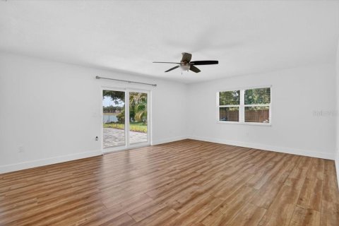 Villa ou maison à louer à Sarasota, Floride: 3 chambres, 118.54 m2 № 2119837 - photo 7