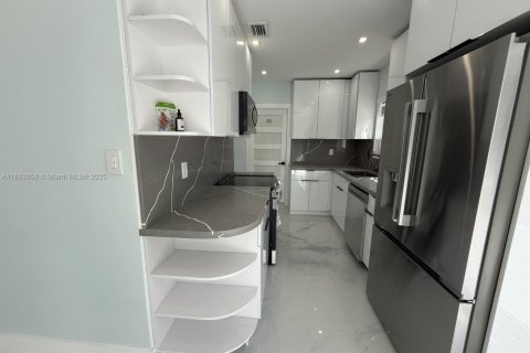 Casa en alquiler en Miami, Florida, 4 dormitorios, 106.37 m2 № 2022909 - foto 17