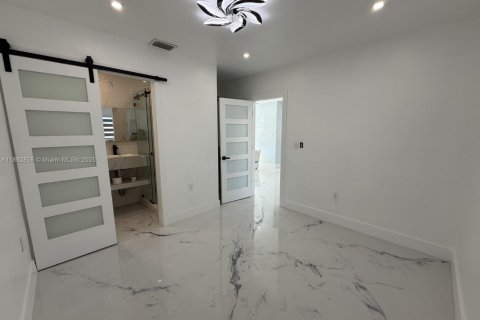 Casa en alquiler en Miami, Florida, 4 dormitorios, 106.37 m2 № 2022909 - foto 18