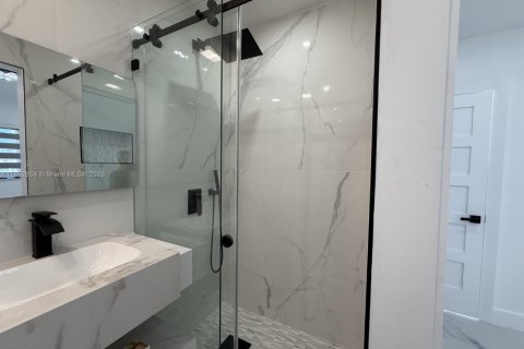 Casa en alquiler en Miami, Florida, 4 dormitorios, 106.37 m2 № 2022909 - foto 27