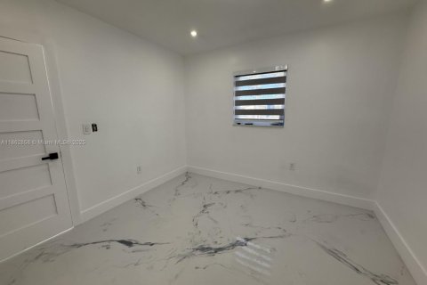 Casa en alquiler en Miami, Florida, 4 dormitorios, 106.37 m2 № 2022909 - foto 22