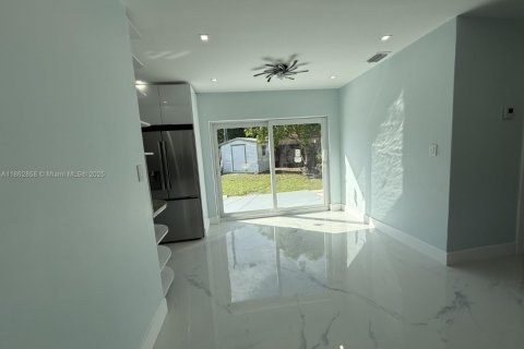 Casa en alquiler en Miami, Florida, 4 dormitorios, 106.37 m2 № 2022909 - foto 21
