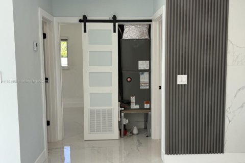 Casa en alquiler en Miami, Florida, 4 dormitorios, 106.37 m2 № 2022909 - foto 16