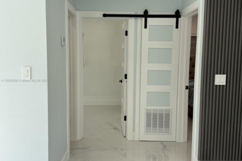 Casa en alquiler en Miami, Florida, 4 dormitorios, 106.37 m2 № 2022909 - foto 13