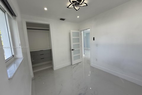 Casa en alquiler en Miami, Florida, 4 dormitorios, 106.37 m2 № 2022909 - foto 25