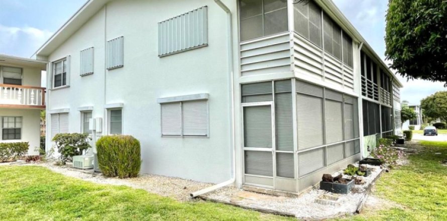 Condominio en West Palm Beach, Florida, 2 dormitorios № 1180169