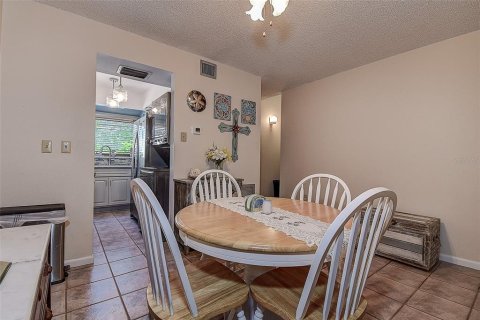 Townhouse in Tarpon Springs, Florida 2 bedrooms, 108.7 sq.m. № 1588673 - photo 12