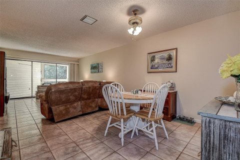 Townhouse in Tarpon Springs, Florida 2 bedrooms, 108.7 sq.m. № 1588673 - photo 11